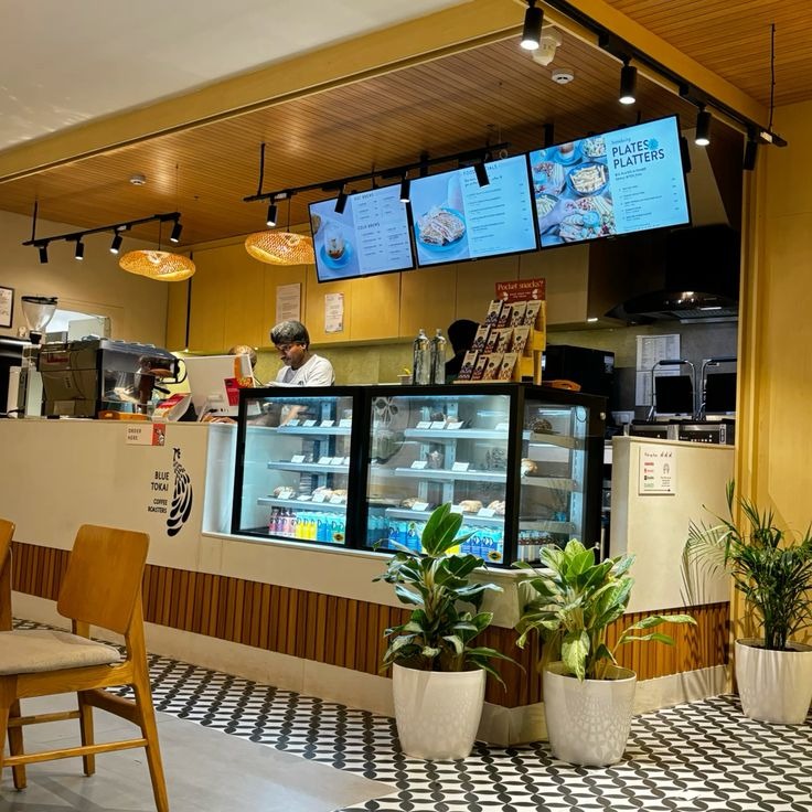 Restaurants, Cafes & Food Trucks